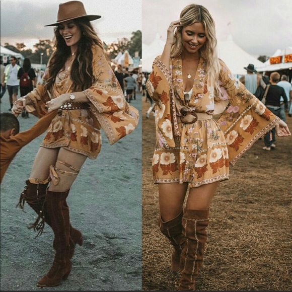 Spell Wild Bloom Short Robe - Picture 2 of 4